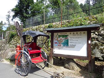 大聖院入り口の人力車 大聖院入り口の人力車