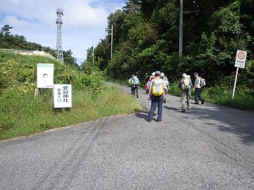 左折して串掛林道へ 左折して串掛林道へ