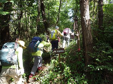 天狗防山に取り付く 天狗防山に取り付く