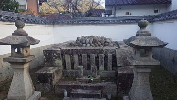 吉川興経墓 吉川興経墓