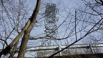 中尾山798mの電波塔 中尾山798mの電波塔