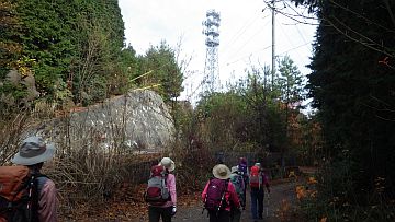 776m峰の電波塔を見る 776m峰の電波塔を見る